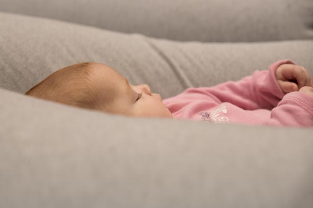 מה לעשות כשהתינוק אינו מצליח להירדם עצמאית?