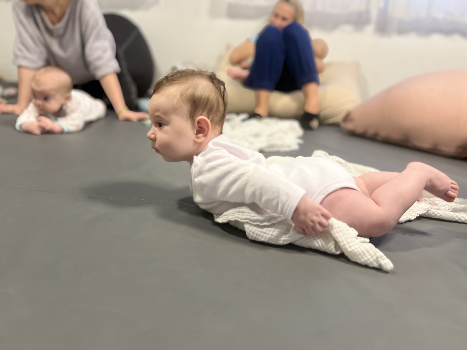 באיזה גיל להעביר לטיולון ומהי תנוחת האווירון?